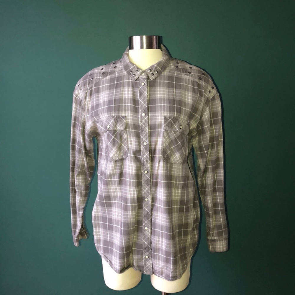 Studded Flannel 🌲